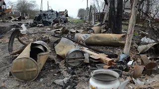 У ДСНС показали спалену техніку та боєприпаси, що лишилися після окупантів на Чернігівщині