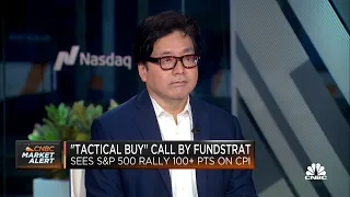 Fundstrat's Tom Lee explains why the S&P 500 will gain at least 100 points in the next week