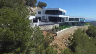 Be Spoiled Construction Presents a Villa in Portixol