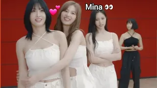 Mina enjoying Momo and Sana hips 👀🤭