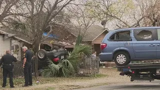 Police pursuit ends in crash into San Antonio home