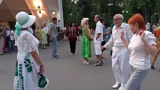 НЕДОЛЮБИЛА, Я В ТОТ КОРОТКИЙ ВЕЧЕР!💃🕺👍/СУПЕР ТАНЦЫ В ПАРКЕ ГОРЬКОГО ХАРЬКОВ ИЮЛЬ 2021