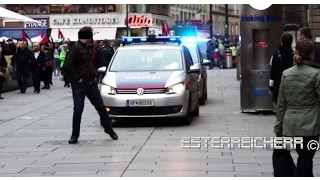 "AUS DEM WEG!! AUGEN AUF!!"  | 2x FuStw Polizei Wien