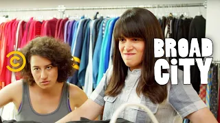 Broad City - Making Bank at Beacon's Closet