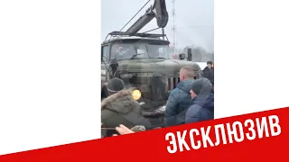 В ПОДМОСКОВЬЕ ЛЮДИ С ДЕТЬМИ ПЕРЕГОРОДИЛИ ДОРОГУ ТЕХНИКЕ ДЛЯ СТРОИТЕЛЬСТВА МУСОРНОГО ПОЛИГОНА