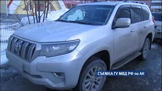 Полицейские задержали барнаульца, который снимал с автомобилей зеркала заднего вида