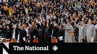 #TheMoment a record-breaking crowd did the ‘Hawkeye Wave’ for kids