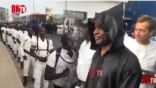 Serigne Modou Kara et son armée dans les rues de Dakar