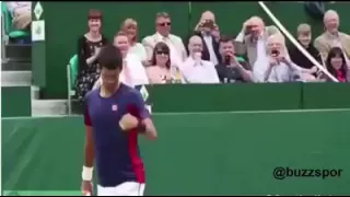 Novak Djokovic'in, Maria Sharapova'yı taklit etmesi