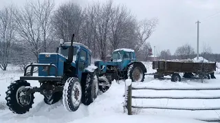 Одного трактора мало. Т-40 и МТЗ-82 тянут телегу с дровами по снегу, а справятся?