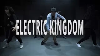 ELECTRIC KINGDOM / Slowman . Poppin Choreography