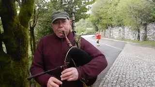 Bagpiper greets pilgrims to O’Cebreiro May 14, 2024