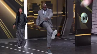 😂 Shaq KICKS Ball After He Can't Do Move That Candace Parker Is Trying To Teach Him On NBA Postgame