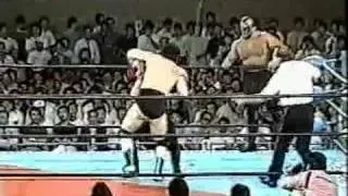 MUST SEE 1986.6.7 Jumbo Tsuruta   Genichiro Tenryu vs The Road Warriors  4th match