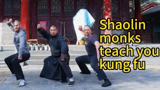 Two German Kung Fu enthusiasts came to the Shaolin Temple to experience Shaolin Kung Fu.