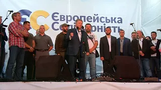 Військові, волонтери, журналісти та Герой України - як Порошенко представив свою команду в Житомирі