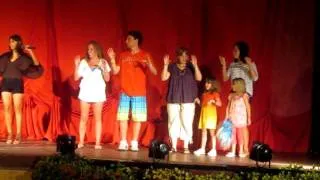 Be Live Brisas Santa Lucia: Chicken Dance