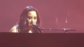 Demi Lovato pays Tribute to Manchester Arena victims - Skyscraper - Tell Me You Love Me Tour 16/6/18