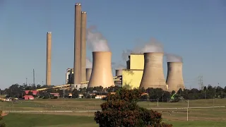 How do coal-fired power stations work?