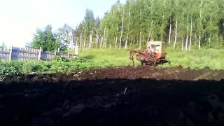 ДТ-75М + плн 4*35 вспашка огородов RUSSIAN TRACTORS