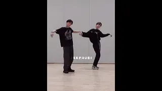 ENHYPEN JAY and NI-KI dancing to EXO’s THE EVE