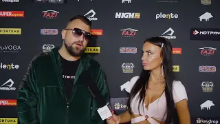 Sucker Punch KO during interview | Professional MMA AMADEUSZ "FERRARI" ROSLIK KO | Street Fight