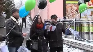 У Рівному портрет Януковича знову відправили у космос