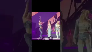 TWICE Dahyun poking Momo's armpit | TWICE 5TH World tour in Atlanta