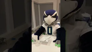 Blitz Eats Some Breakfast 🥣🥛🏈💚