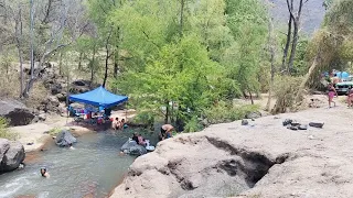 RIO DE AGUA TERMAL MUY LIMPIO  HAY PUEDES ACAMPAR CON TU FAMILIA COMPLETA MENTE GRATIS