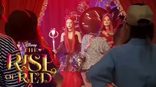 Descendants 4: The Rise of Red | Sneak Peek BTS | Descendientes 4