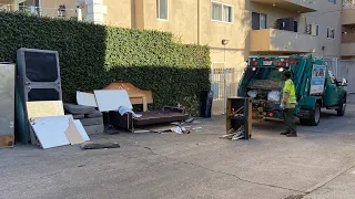 LA Sanitation: Rear Loader Garbage Truck on Bulky Items