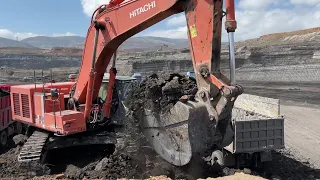 Hitachi Zaxis 670LC Excavator Loading Mercedes & MAN Trucks - Operator Anogiatis