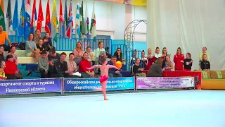 Художественная гимнастика, выступление Алиса Якубасова, 6лет, мяч( первое выступление)