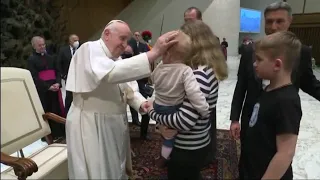 Pope greets Ukrainian children