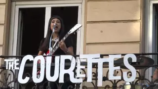 The Courettes - The Boy I love - Live on a Balcony, Hamburger Berg, Hamburg - 09/2015