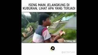 bocil main jelangkung eh jelangkung nya terbang dia kaget kocak 😆😆😆😆😆😆