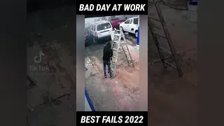 TOTAL IDIOTS AT WORK 2022 #25