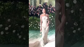 Tyla literally serving hourglass ⏳ on theme at the Met Gala for 'Garden of Time'