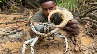 Giant Jamaican Land Crabs | Curry Crab Cooking On The Beach