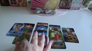 Tarot på svenska ✨🔮Pick a card 🔮✨ Vad kommer hända den närmaste framtiden i kärlekslivet? 🌹💖