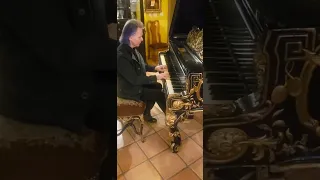 @gowan969 of @styxtheband plays Liberace's Piano at Michael Jackson's Las Vegas Residence