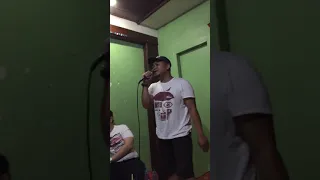 Daddy sings karaoke!