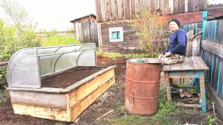 ОГОРОД У БАБУШКИ В ДЕРЕВНЕ. ДЕЛАЕМ ПАРНИК ПО НОВОЙ ТЕХНОЛОГИИ.