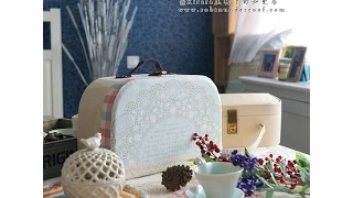 Красивый чемоданчик из картона. Beautiful cardboard suitcase.