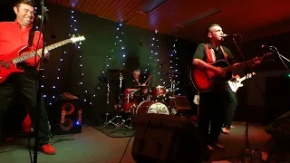 Bo Walton and Red Alert   Playing In a Travelling Band