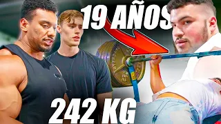 JOVEN DE 19 AÑOS LEVANTA 242KG EN PRESS BANCA DELANTE DE LARRY WHEELS Y DAVID LAID - Victor Valdivia