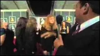 Dave Mustaine es atropellado en los 53rd Grammy Award