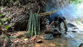 Time laspe Full video: 365 days survival in the rainforest. Crafting hunting and cooking tools