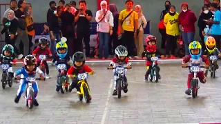 BALITA DI ATAS SEPEDA TANPA PEDAL ❗ LUCU, HEBAT - ANAK KECIL BALAP SEPEDA BMX LUCU